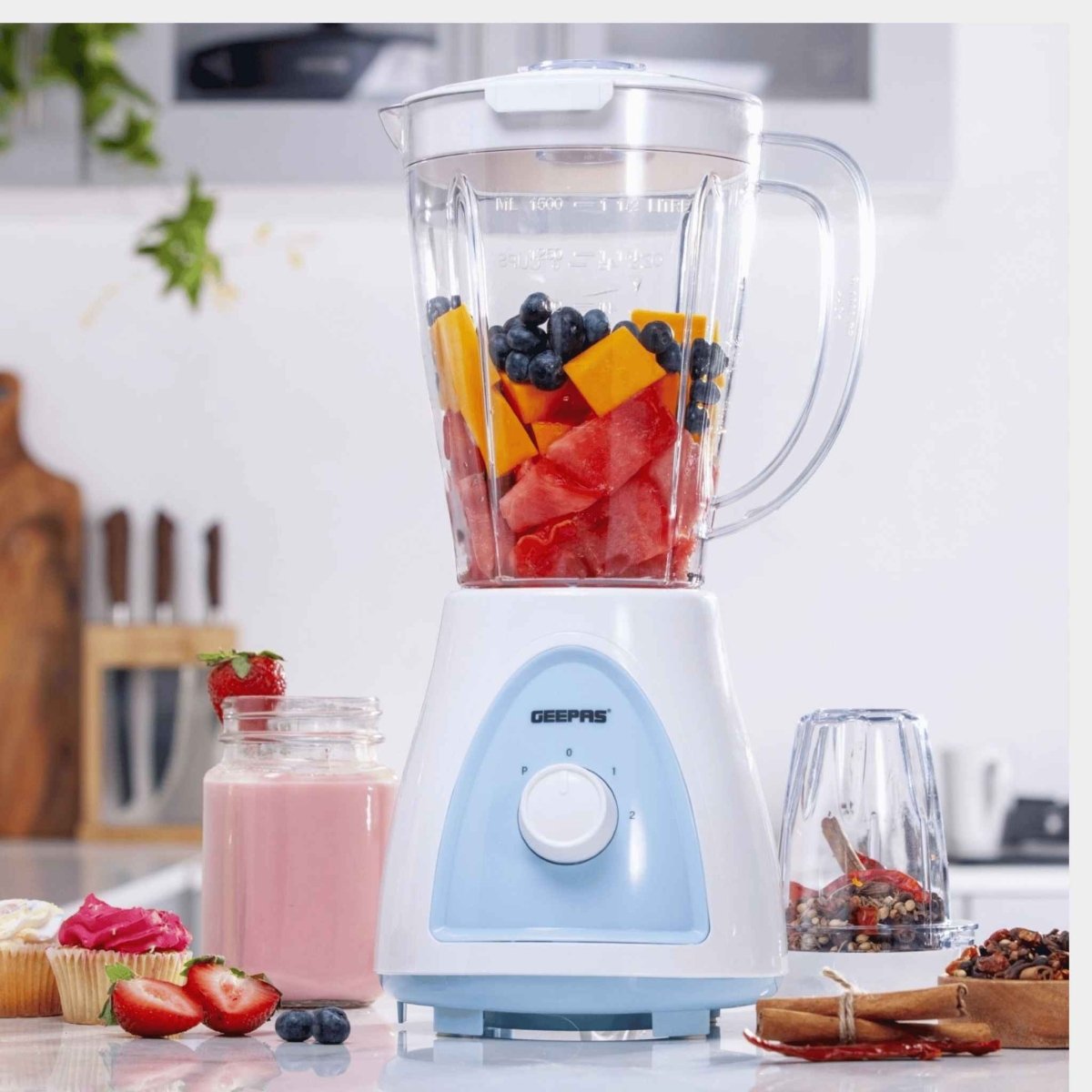 Geepas 600W 2 In 1 Blender - Stainless Steel Blades